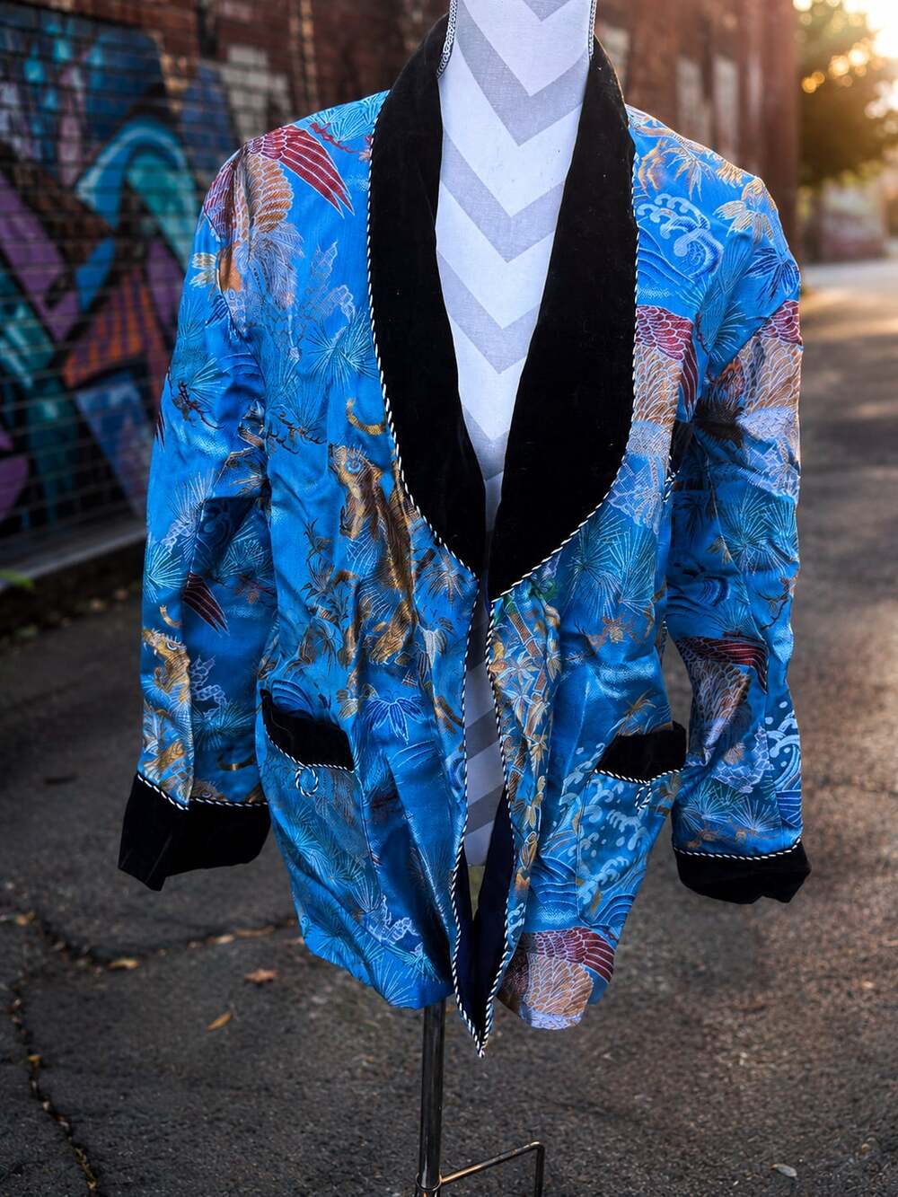 Pacific Legend Mens L Smoking Jacket Tiger Asian Brocade Velvet Trim Blue
